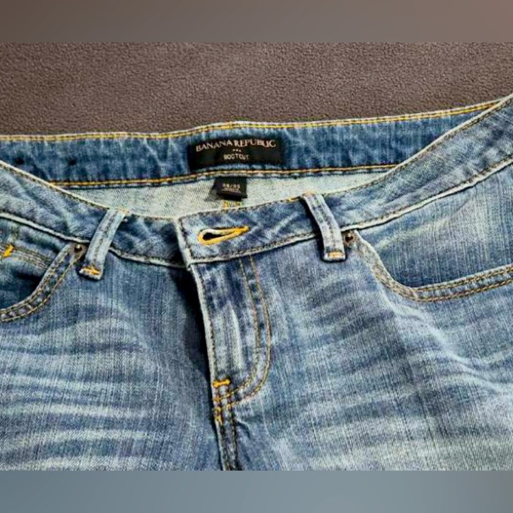 Banana Republic, women’s Bootcut jean size 28/6s, hardly worn.